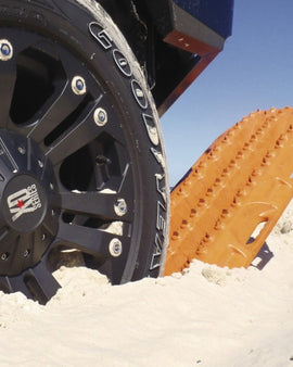 These advanced 4WD, lightweight and tough MAXTRAX MKII recovery devices use integrated teeth that grip into a tyre's/tire's tread to provide traction in sand, mud or snow.