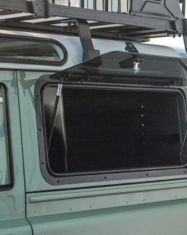 ​​The Front Runner Gullwing Box is used in conjunction with the Front Runner Gullwing Window-Glass or Front Runner Gullwing Window-Aluminium and creates a convenient storage compartment accessible through the side of your vehicle.
