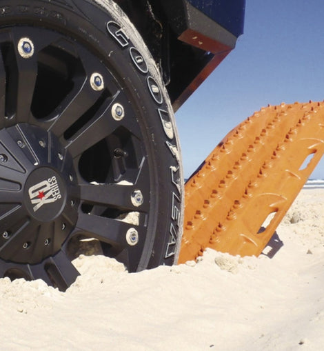 These advanced 4WD, lightweight and tough MAXTRAX MKII recovery devices use integrated teeth that grip into a tyre's/tire's tread to provide traction in sand, mud or snow.