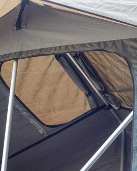 A 1.3M wide roof top tent that is 2.4M long when set up. The super-low 330mm profile reduces wind resistance while on the road and lowers the vehicle’s total height. The Front Runner Roof Top Tent is the lowest profile roof top tent on the market!​​ 